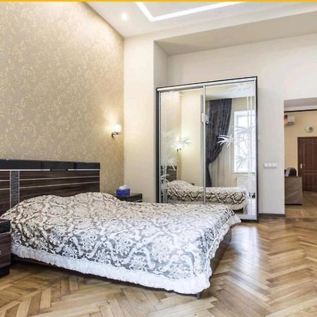 Apartmens Near Opera House Leilighet Odessa Eksteriør bilde
